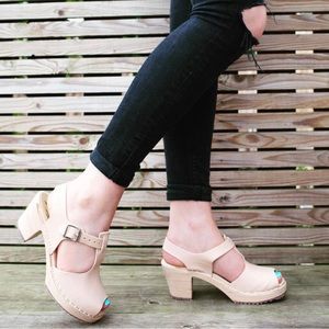 Lotta from Stockholm Nude Tbar open toe clog